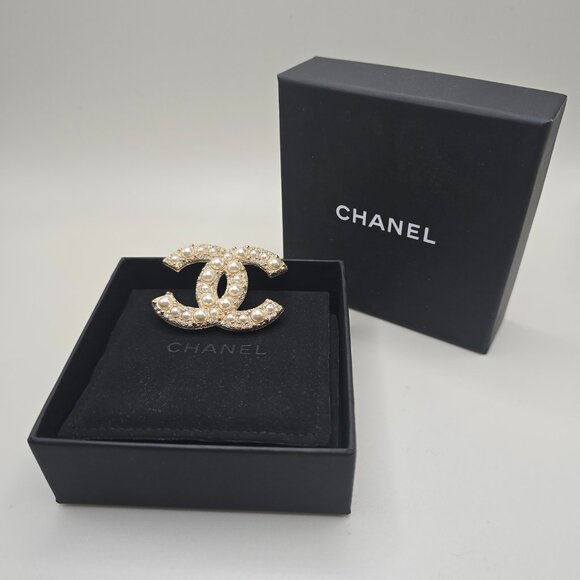 Chanel Gold Pearly White and Crystal Brooch - Picture 3 of 9